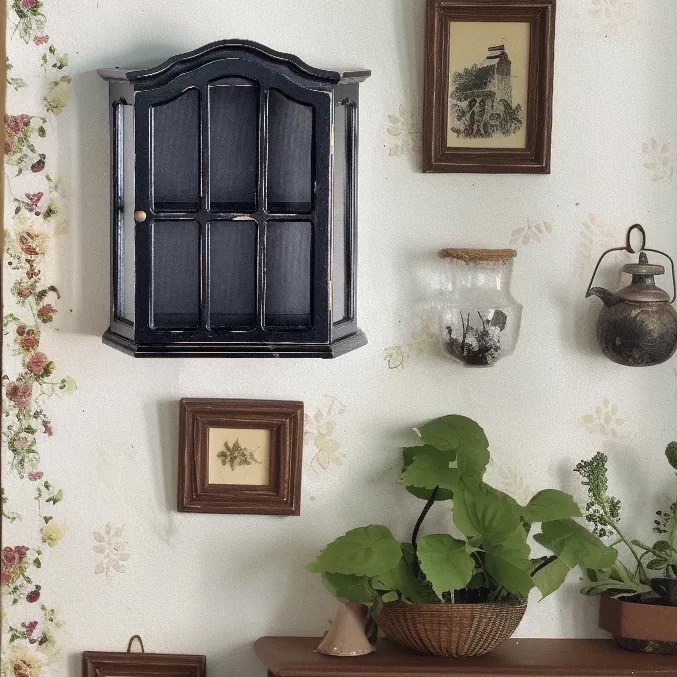 Armoire murale vintage en bois - Vintage Collectible Furniture avis et prix