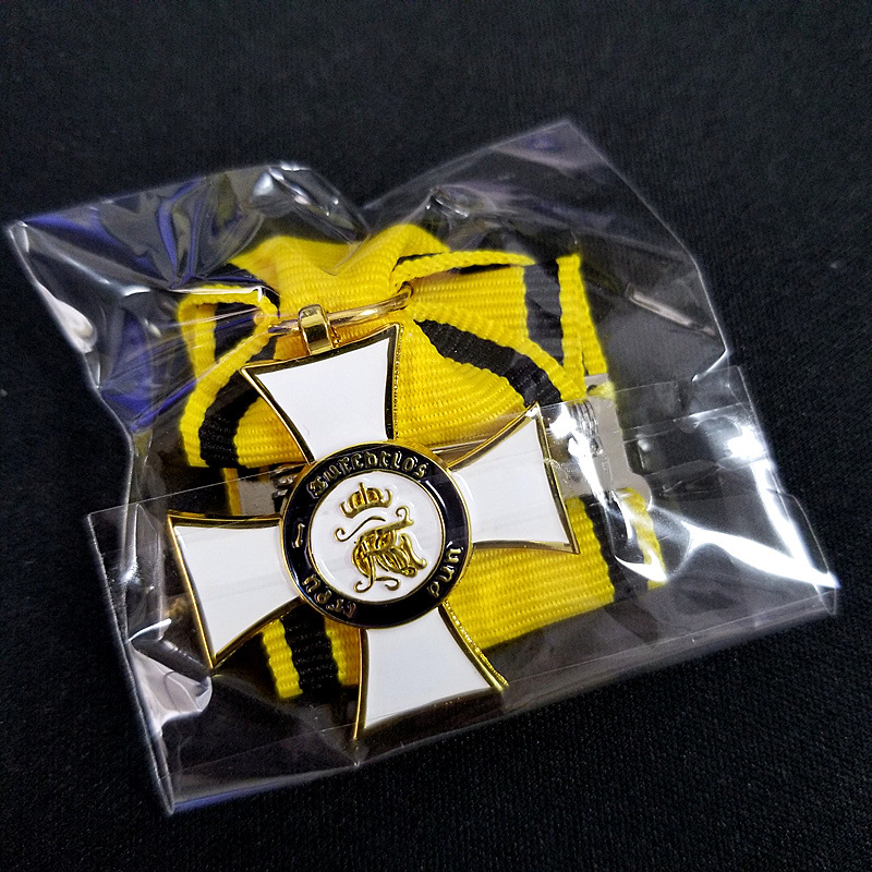 Réplique de médaille croisée c - Vintage Collectible Furniture avis et prix